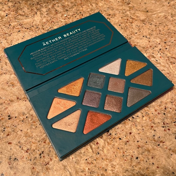 Aether Beauty Crystal Grid Gemstone Palette - Picture 1 of 5